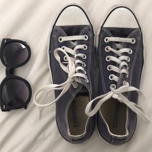 MAKE OFFERS💛 Navy Blue Converse Size 8